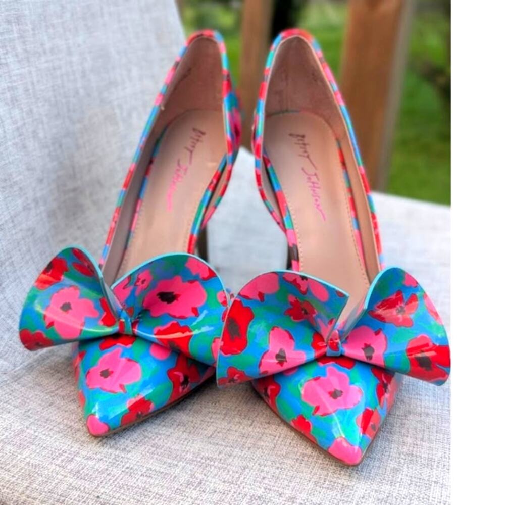 Betsey Johnson Nobble Bow D'Orsay Silver Heels Size 10M Pumps Floral Retro New - Picture 1 of 9